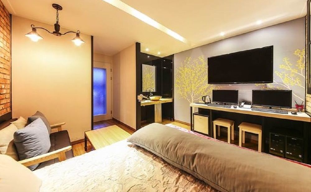 D Station Hotel